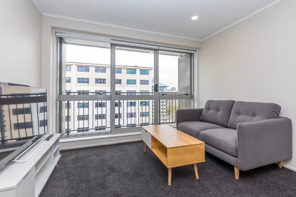 π ROOM AVAILABLE -COUPLE / 2 PEOPLE